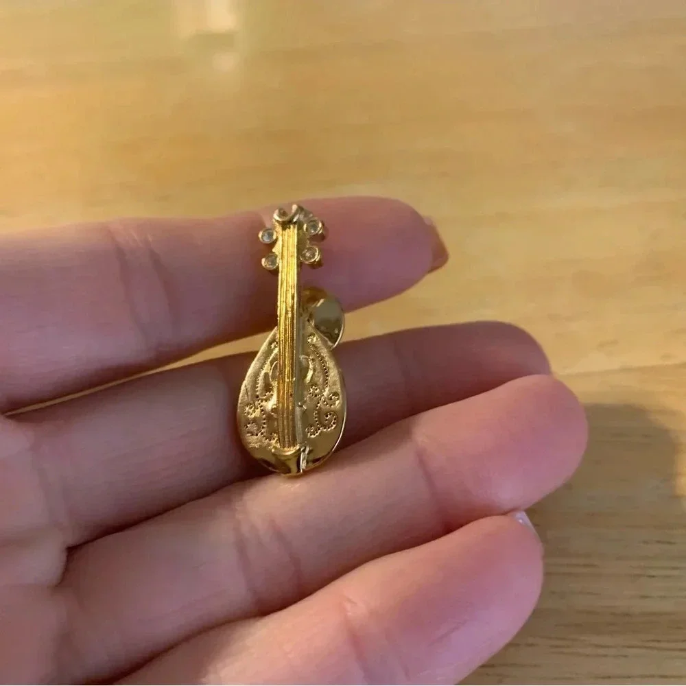 Avon musical pin mandolin goldtone vintage pin 1990